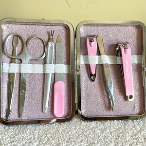 Ed Hardy 6pc Manicure set in a travel case brand new and Giftable